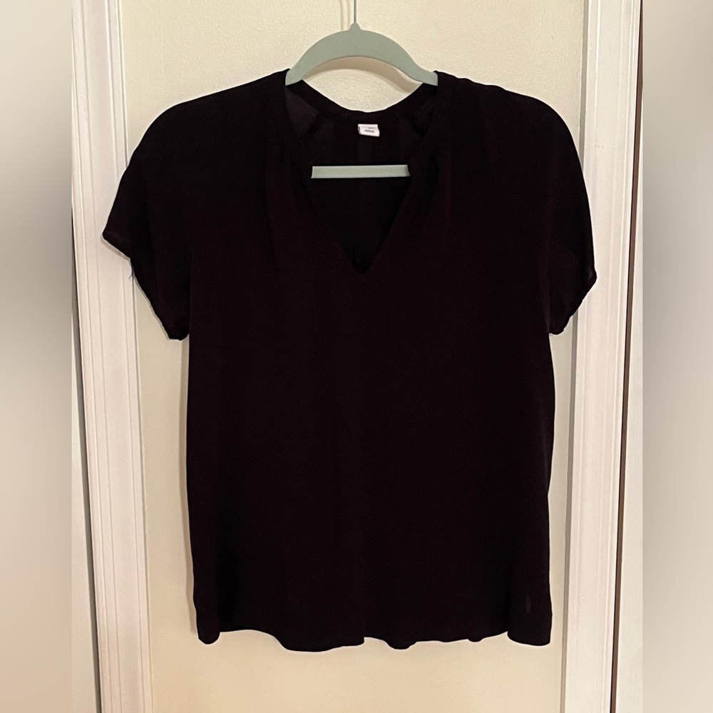 Old Navy women’s light weight t shirt, black, size medium fits more like a small